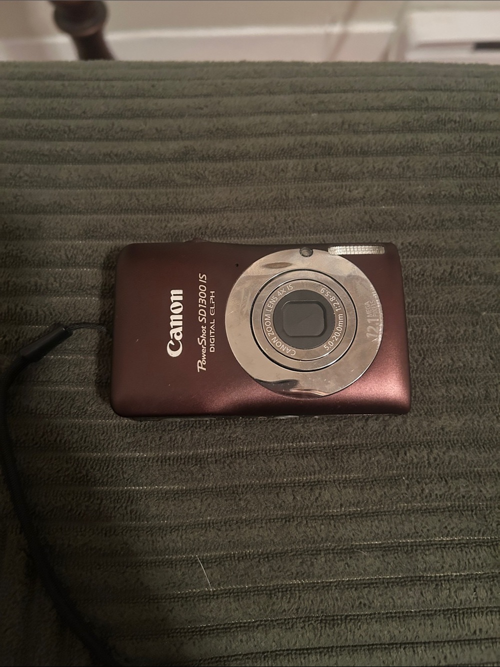 Canon PowerShot SD1100 IS in Brown